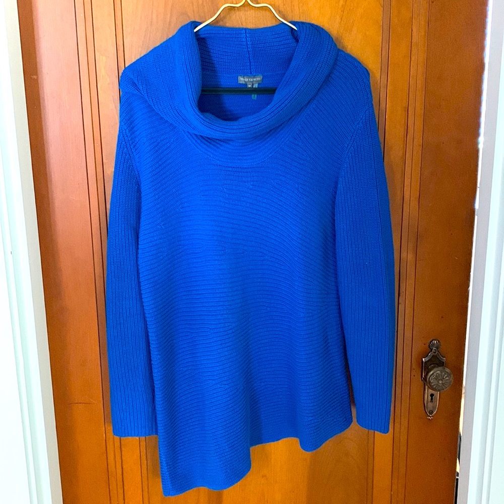 Vince Camuto Blue Sweater. Diagonal bottom. Great contribution! Soft!